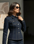 The Hourglass Jacket - Campera de Denim Premium Entallada